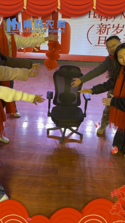 🎇 元旦快乐，温暖相伴 🎇时光匆匆，感恩 2025 年每一份支持与陪伴！从猪场到工厂，南商农科的成长，离不开每一位合作伙伴与家人的信赖！2026 年，我们将继续以贴心服务和硬核设备，陪您一路前行，养殖